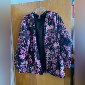 New Bakance ladies windbreaker. Never worn.